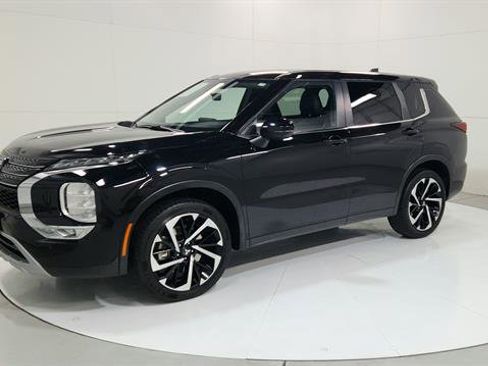 Used 2024 Mitsubishi Outlander SE image 3