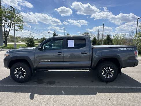 Used 2021 Toyota Tacoma TRD Off-Road w/ Technology Package image 2