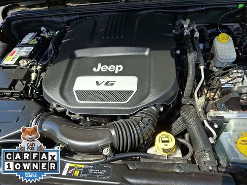 Used 2018 Jeep Wrangler Sahara AWD/4WD image 27