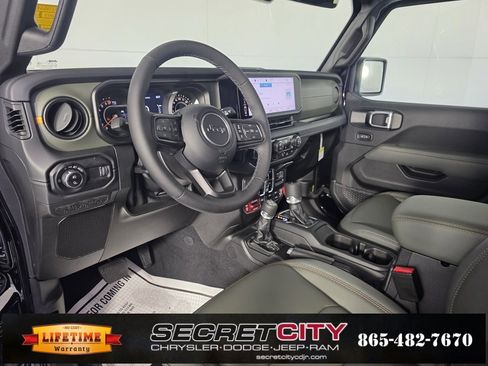 New 2025 Jeep Gladiator Mojave image 9