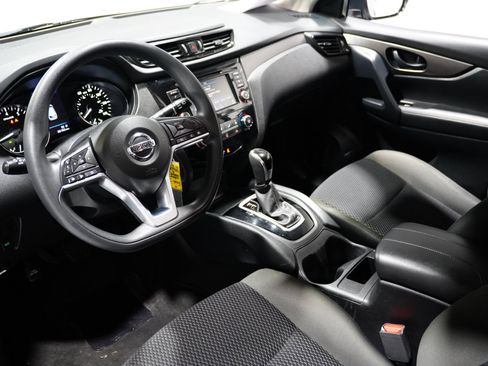 Used 2021 Nissan Rogue Sport S image 11