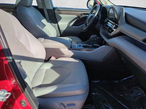 Certified 2021 Toyota Highlander Platinum image 22