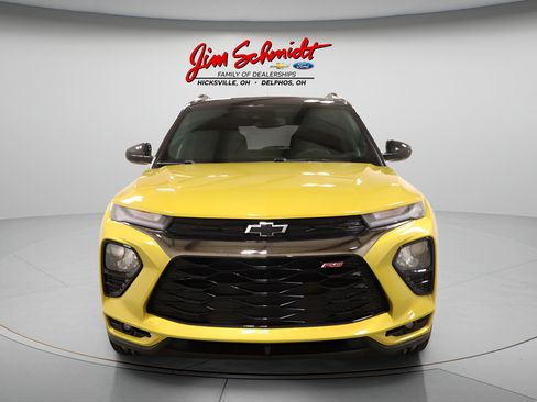 Used 2023 Chevrolet TrailBlazer RS w/ Sun and Liftgate Package FWD image 2