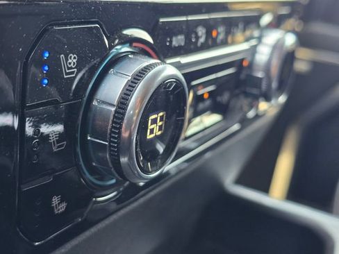 Used 2024 GMC Sierra 1500 SLT w/ SLT Premium Plus Package image 38