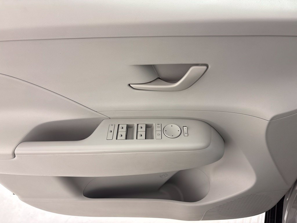 Used 2025 Hyundai Kona SEL FWD image 23