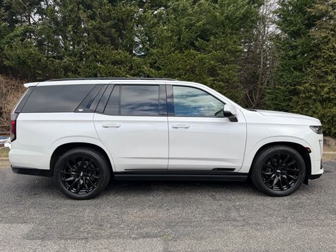 Used 2023 Cadillac Escalade Sport w/ LPO, ONYX Package image 7