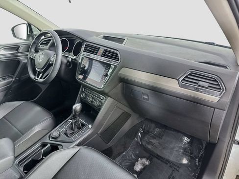 Used 2020 Volkswagen Tiguan SE w/ Panoramic Sunroof Package AWD/4WD image 35