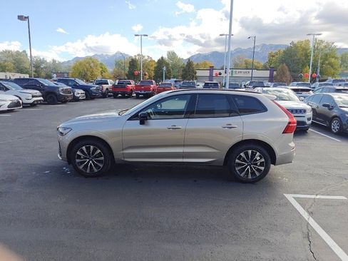 Used 2025 Volvo XC60 B5 Plus image 4