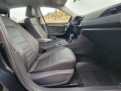 Used 2024 Volkswagen Jetta SE image 37