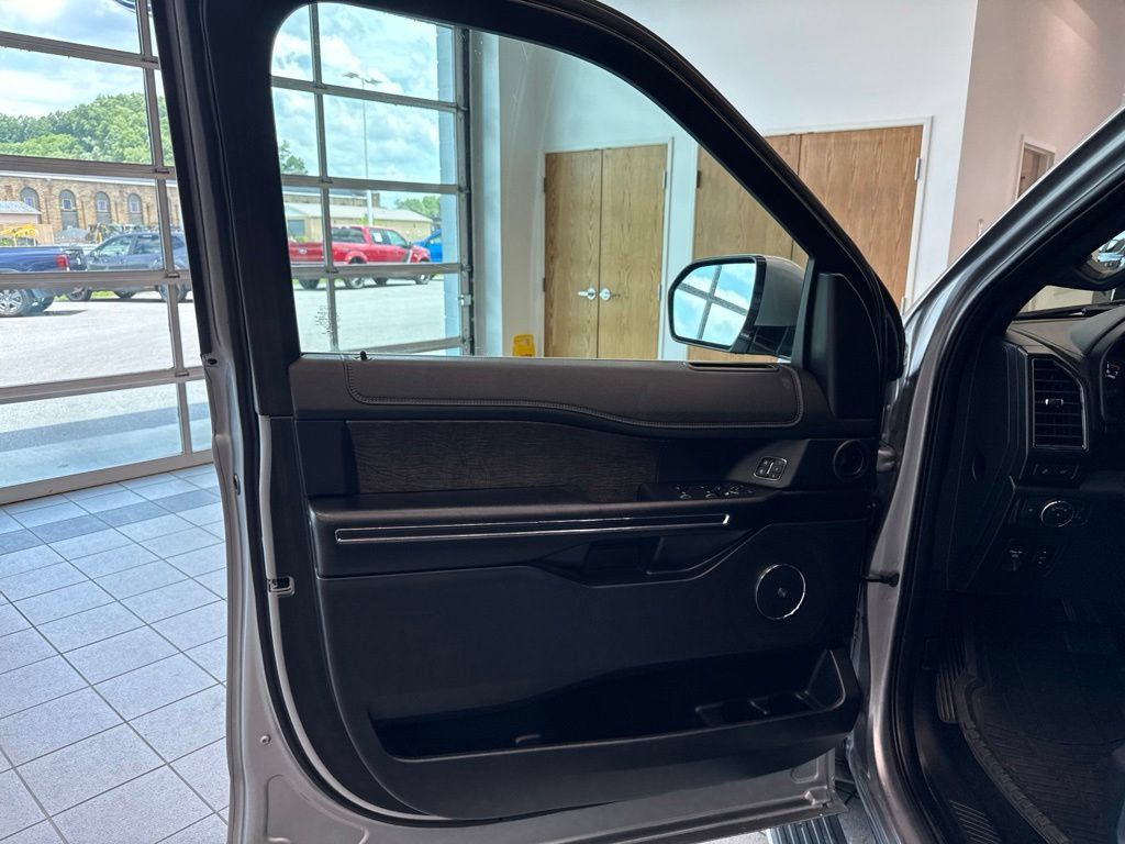 Used 2021 Ford Expedition Max Limited AWD/4WD image 6