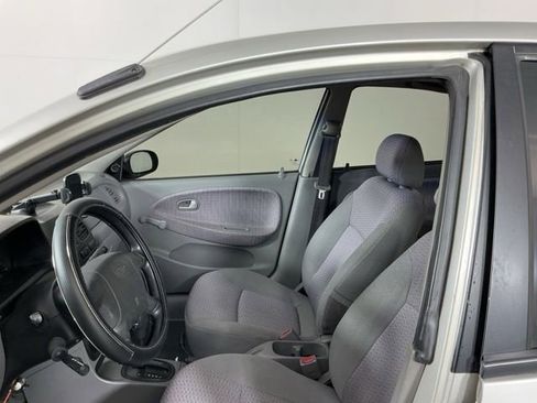 Used 2001 Kia Rio Sedan FWD image 10