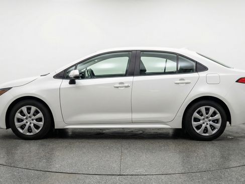 Used 2025 Toyota Corolla LE image 5