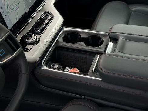 Used 2025 Ford Expedition Active image 27