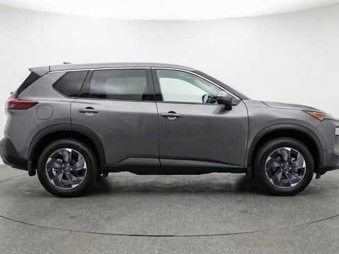 Used 2025 Nissan Rogue SV AWD/4WD image 11
