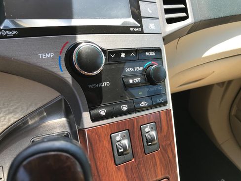 Used 2015 Toyota Venza XLE FWD image 21