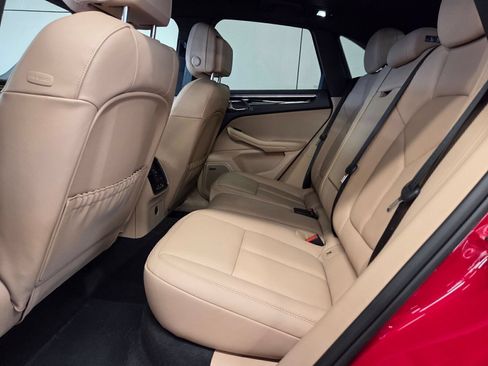 Certified 2026 Porsche Macan AWD/4WD image 11