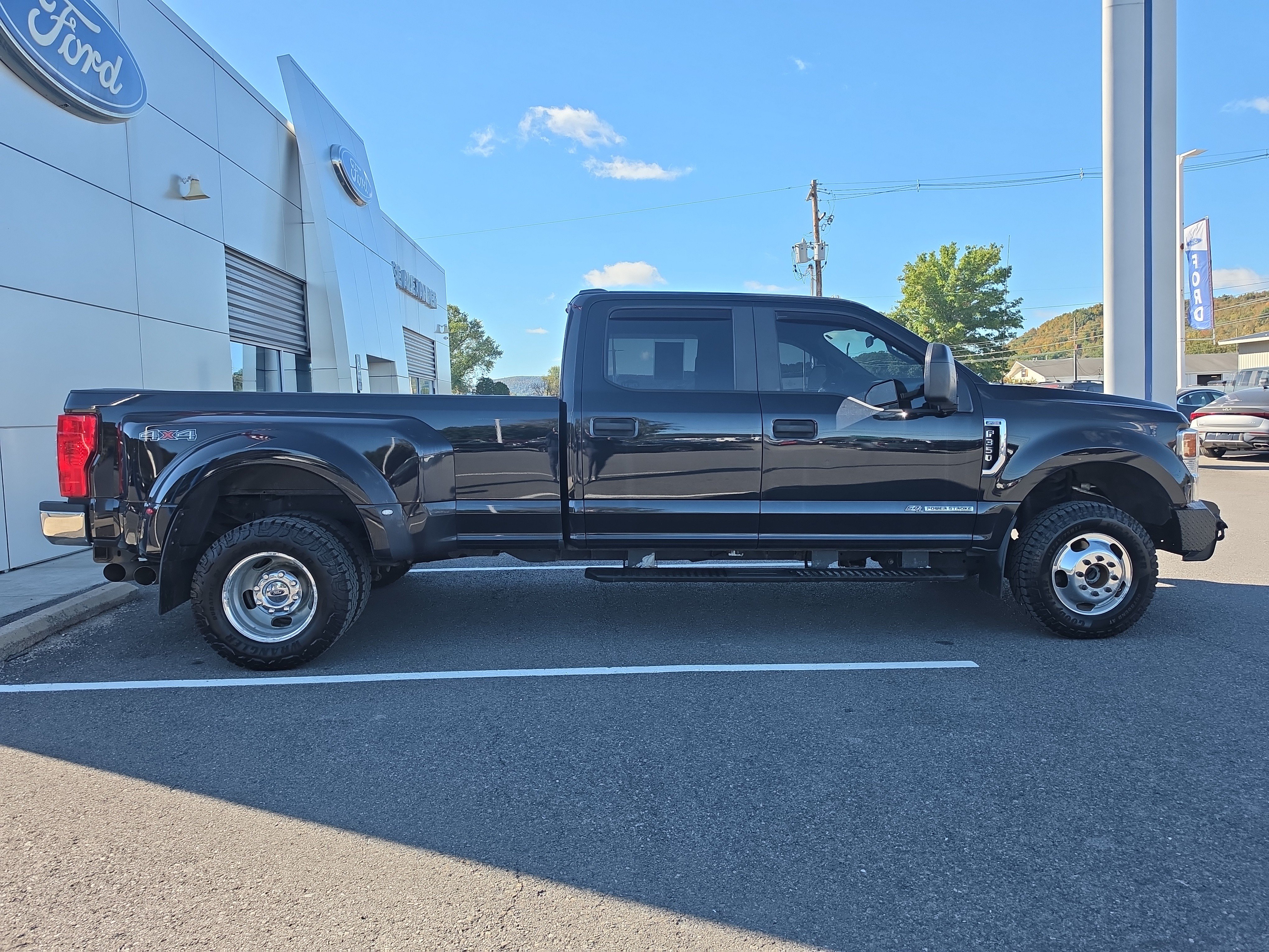 Used 2021 Ford F350 XL w/ STX Appearance Package AWD/4WD image 2