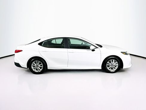 Used 2025 Toyota Camry LE image 10