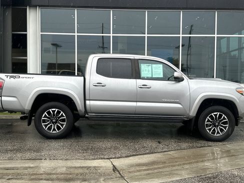 Used 2021 Toyota Tacoma TRD Sport w/ Technology Package image 3