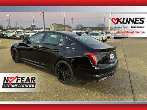 Used 2025 Cadillac CT5 V image 9