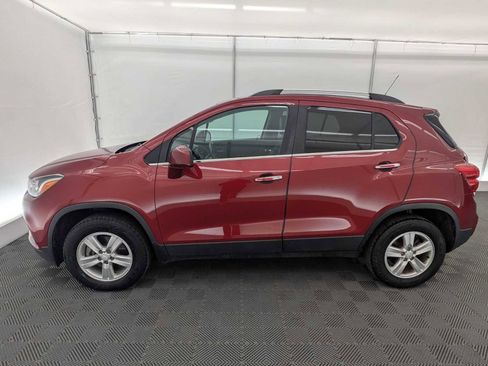 Used 2020 Chevrolet Trax LT w/ LT Convenience Package AWD/4WD image 3