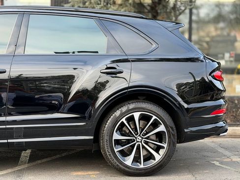 Used 2023 Bentley Bentayga image 11