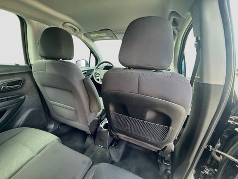 Used 2019 Chevrolet Trax LS FWD image 28