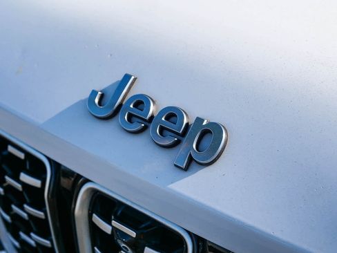 Used 2021 Jeep Grand Cherokee L Summit AWD/4WD image 9
