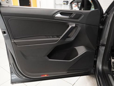 Used 2021 Volkswagen Tiguan SE R-Line image 18