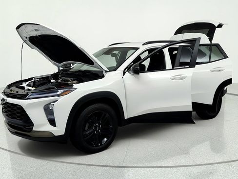 Used 2024 Chevrolet Trax ACTIV FWD image 9