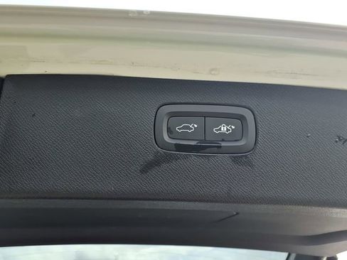 Certified 2023 Volvo XC90 B6 Ultimate w/ Protection Package Premier AWD/4WD image 13