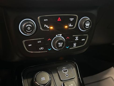 Used 2021 Jeep Compass Limited w/ Sun and Sound Group AWD/4WD image 15