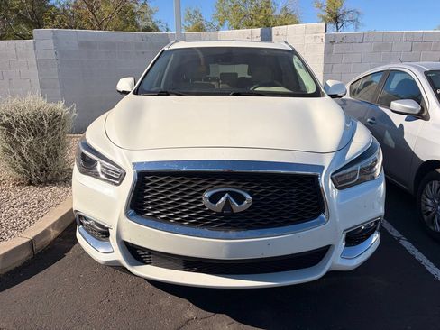 Used 2019 INFINITI QX60 Luxe w/ Essential Package FWD image 3