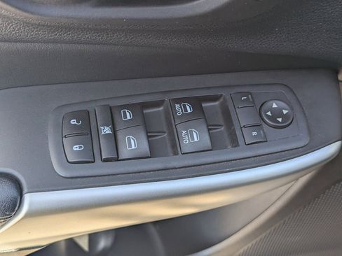 Used 2018 Jeep Cherokee Overland w/ Heavy Duty Protection Group AWD/4WD image 22