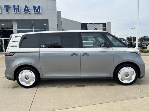 New 2025 Volkswagen ID. Buzz 1st Edition image 3