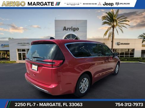 New 2026 Chrysler Pacifica Select FWD image 5