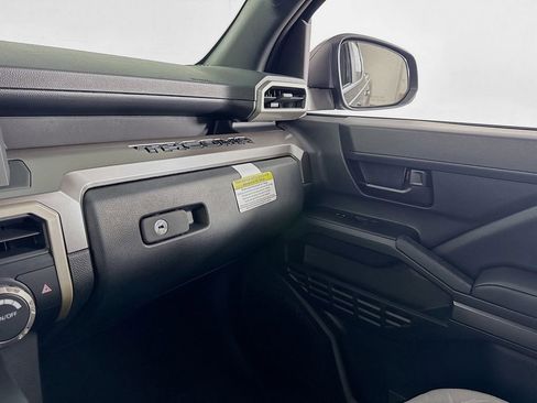 Used 2025 Toyota Tacoma SR5 image 31