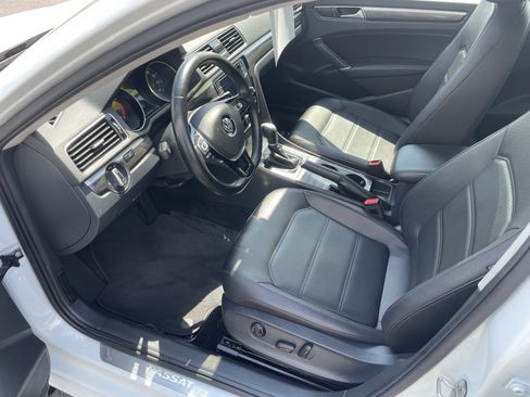 Used 2018 Volkswagen Passat 2.0T SE FWD image 12