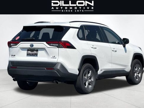 Used 2022 Toyota RAV4 LE AWD/4WD image 4