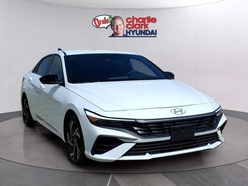 Used 2025 Hyundai Elantra Sport w/ Cargo Package FWD image 7