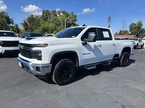 Used 2024 Chevrolet Silverado 3500 LT w/ Convenience Package image 3