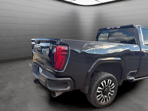 Used 2024 GMC Sierra 3500 Denali Ultimate AWD/4WD image 4