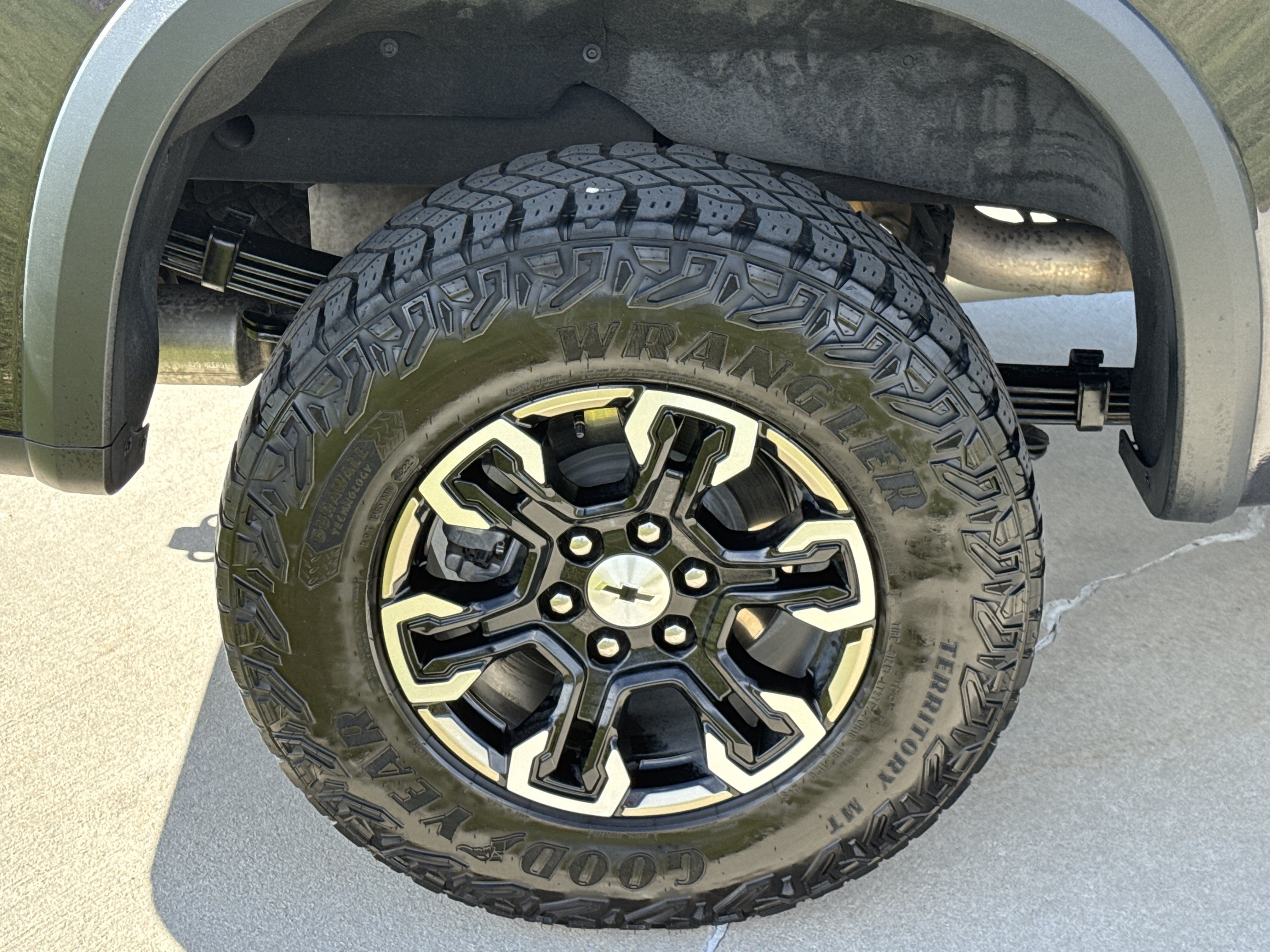 Used 2023 Chevrolet Silverado 1500 ZR2 w/ Technology Package AWD/4WD image 24