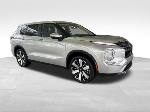 New 2026 Mitsubishi Outlander SE image 2