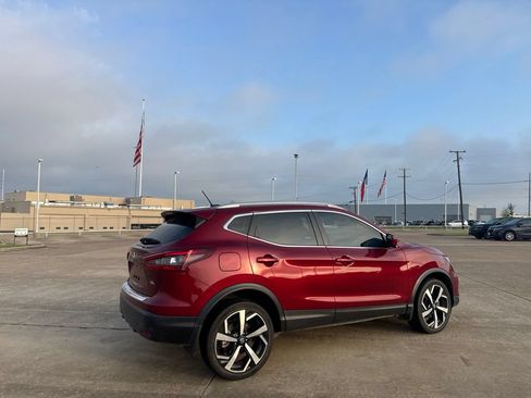 Used 2022 Nissan Rogue Sport SL w/ Premium Package FWD image 21