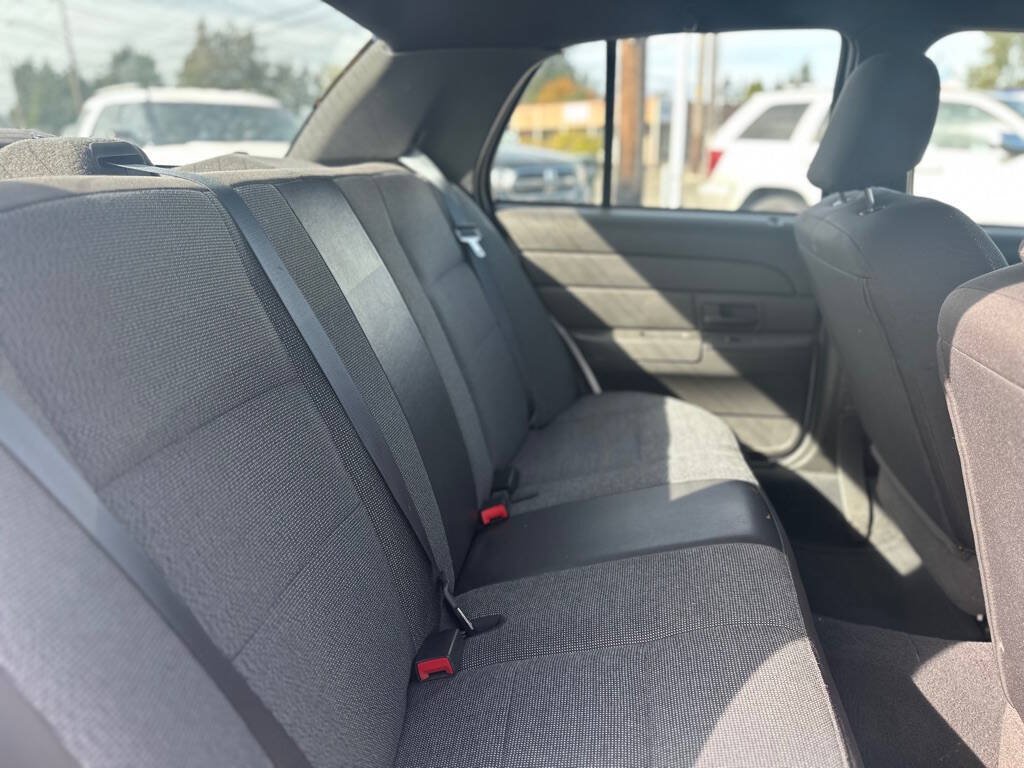 Used 2004 Ford Crown Victoria Police Interceptor RWD image 20