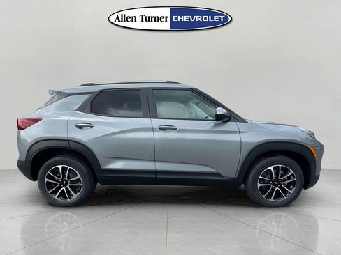New 2026 Chevrolet TrailBlazer LT w/ LT Cold Weather Package FWD image 3