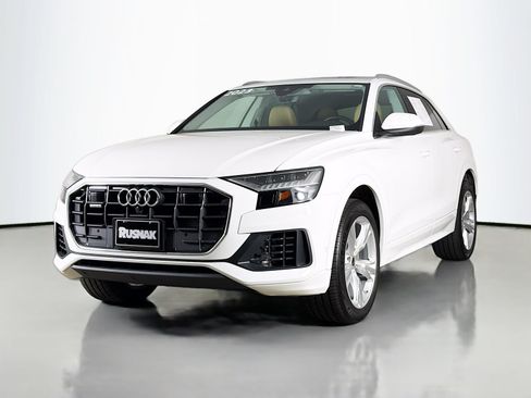 Used 2023 Audi Q8 Premium w/ Convenience Package AWD/4WD image 3