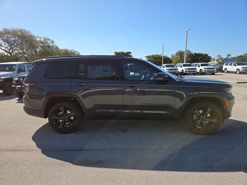 New 2025 Jeep Grand Cherokee L Limited w/ Black Appearance Package image 4