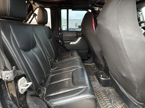 Used 2015 Jeep Wrangler Unlimited Rubicon image 24